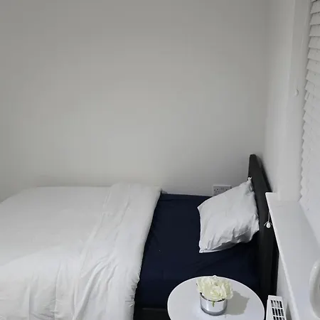 Homestay Luxury 8min To Center, Free Parking